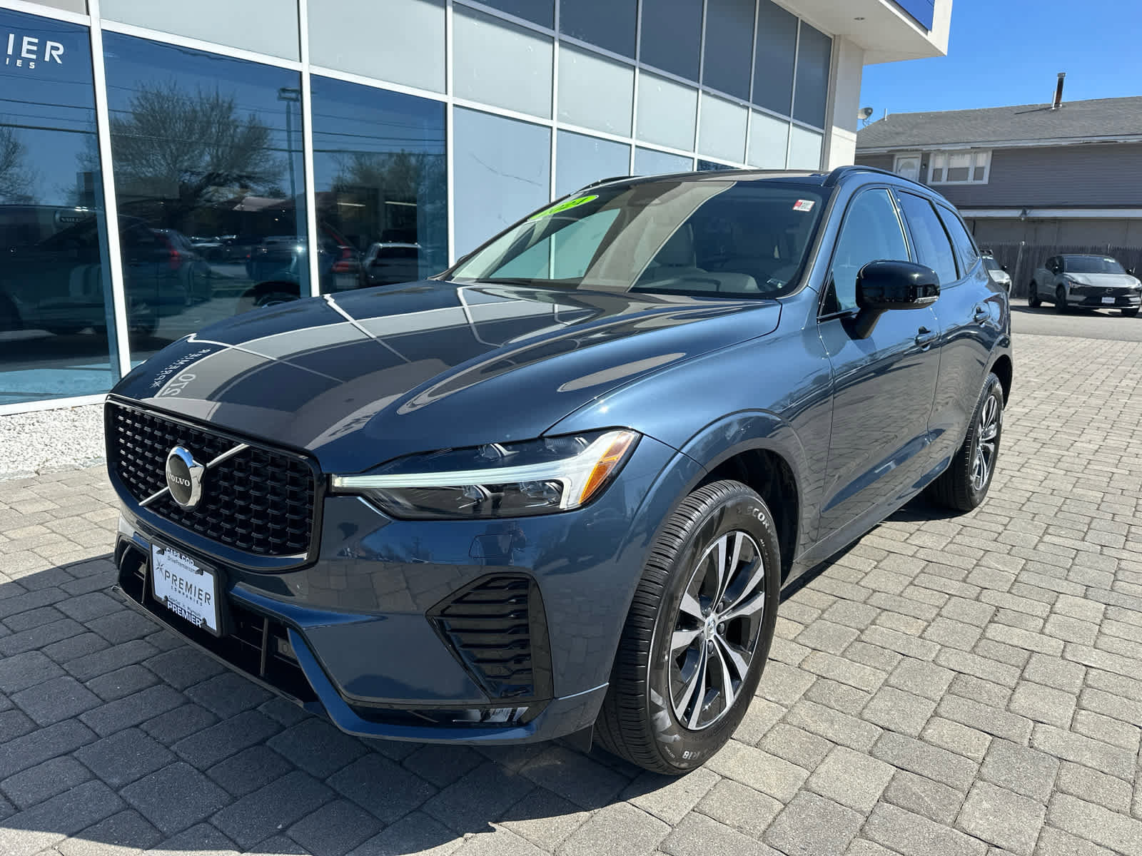 Certified 2024 Volvo XC60 B5 Core AWD/4WD image 4