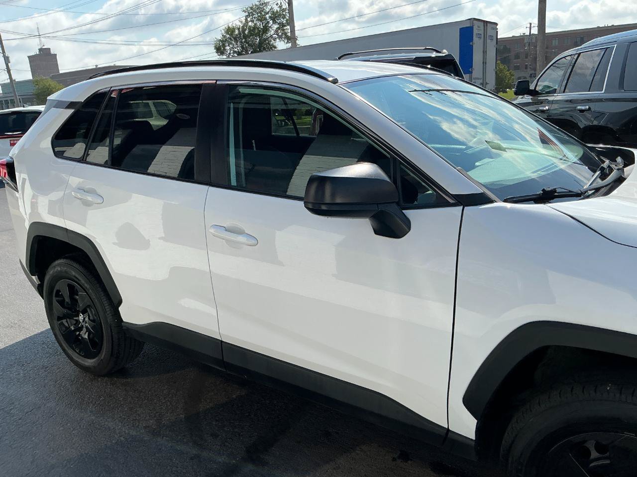 Used 2021 Toyota RAV4 LE AWD/4WD image 24