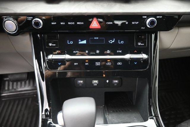 Used 2024 Kia Carnival EX FWD image 31