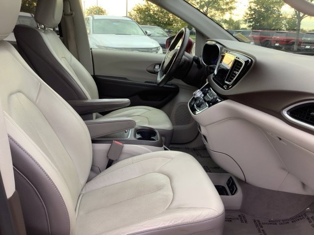 Used 2018 Chrysler Pacifica Touring-L Plus FWD image 25