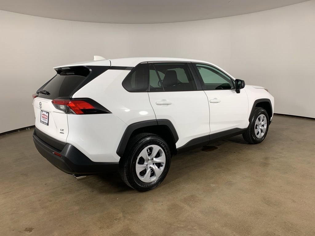 Used 2024 Toyota RAV4 LE AWD/4WD image 8