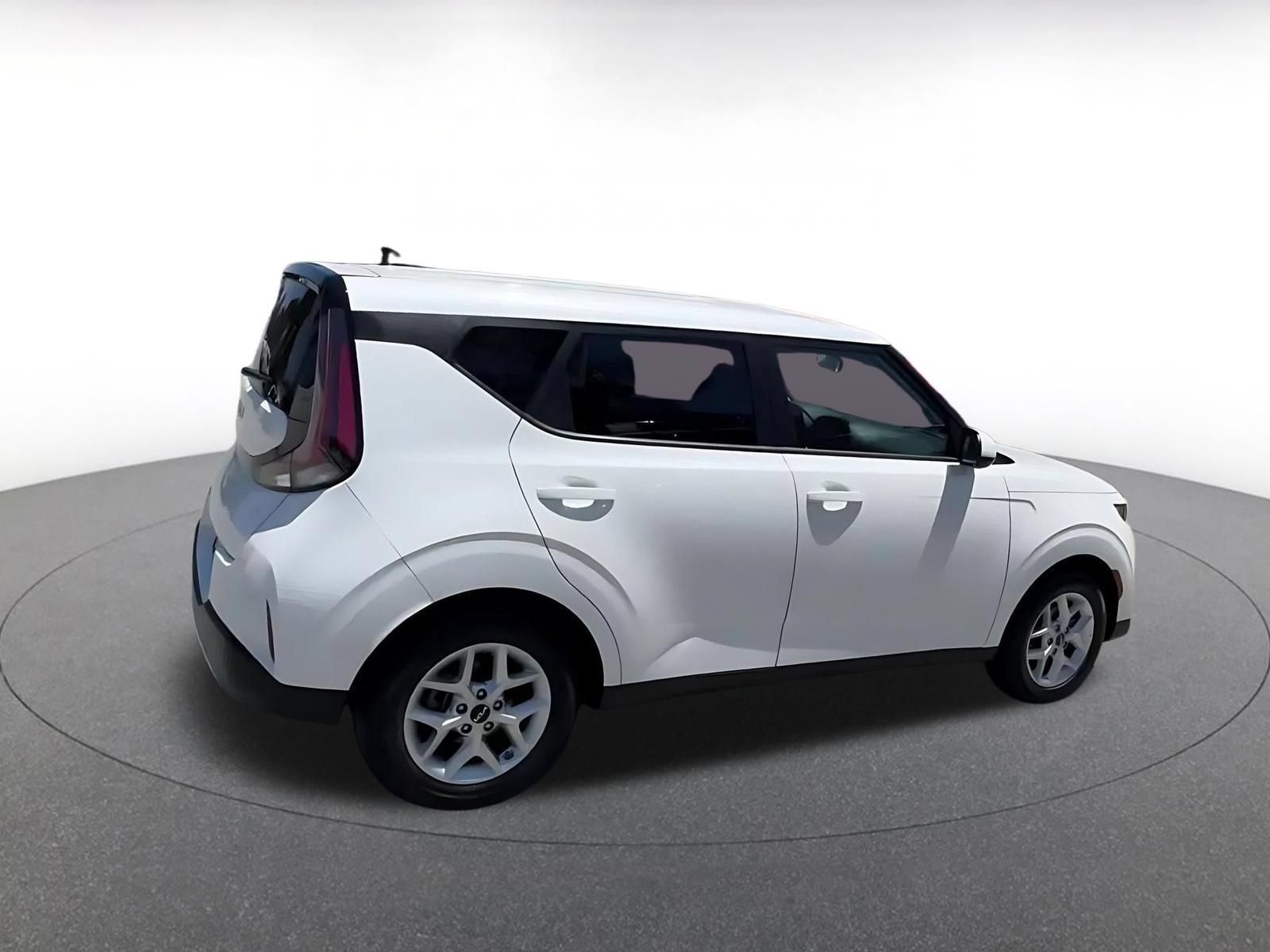 Used 2025 Kia Soul LX w/ LX Technology Package FWD image 15