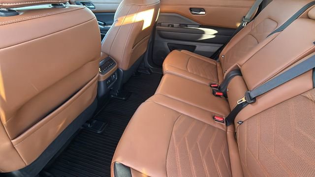 Used 2025 Nissan Pathfinder Platinum w/ Cargo Package image 24