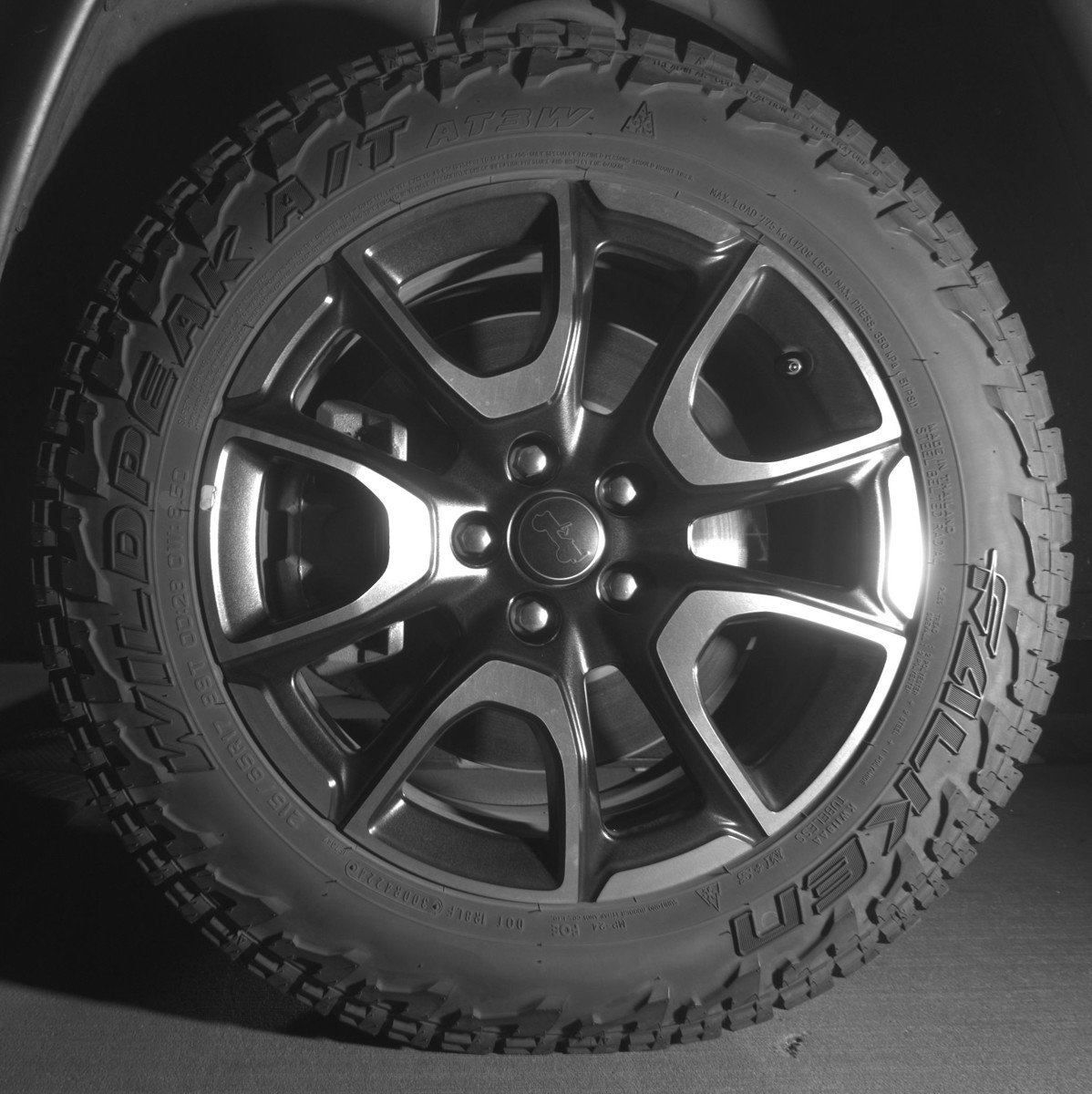 Used 2025 Jeep Compass Trailhawk image 12