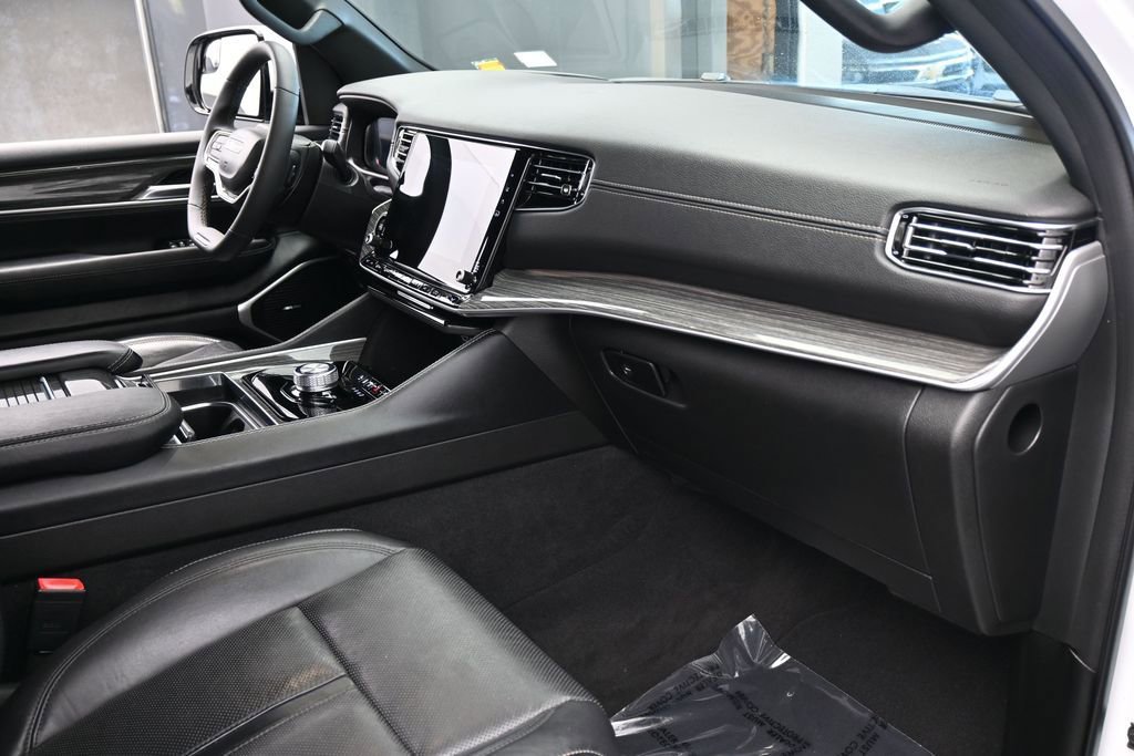 Used 2022 Jeep Wagoneer Series III RWD image 49