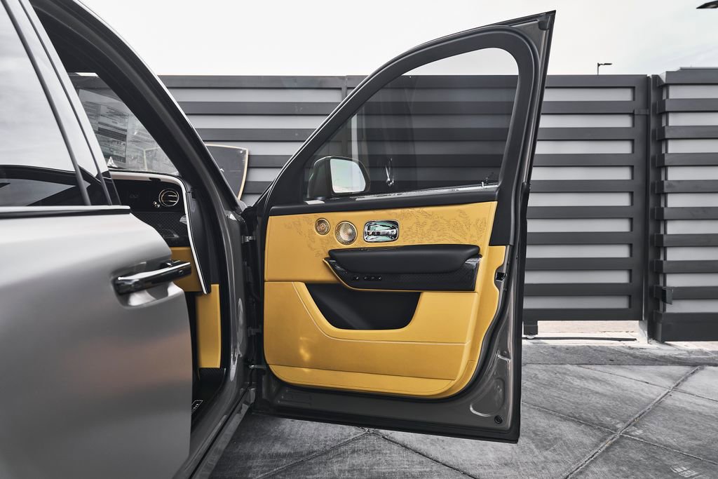 Used 2026 Rolls-Royce Cullinan Black Badge image 16