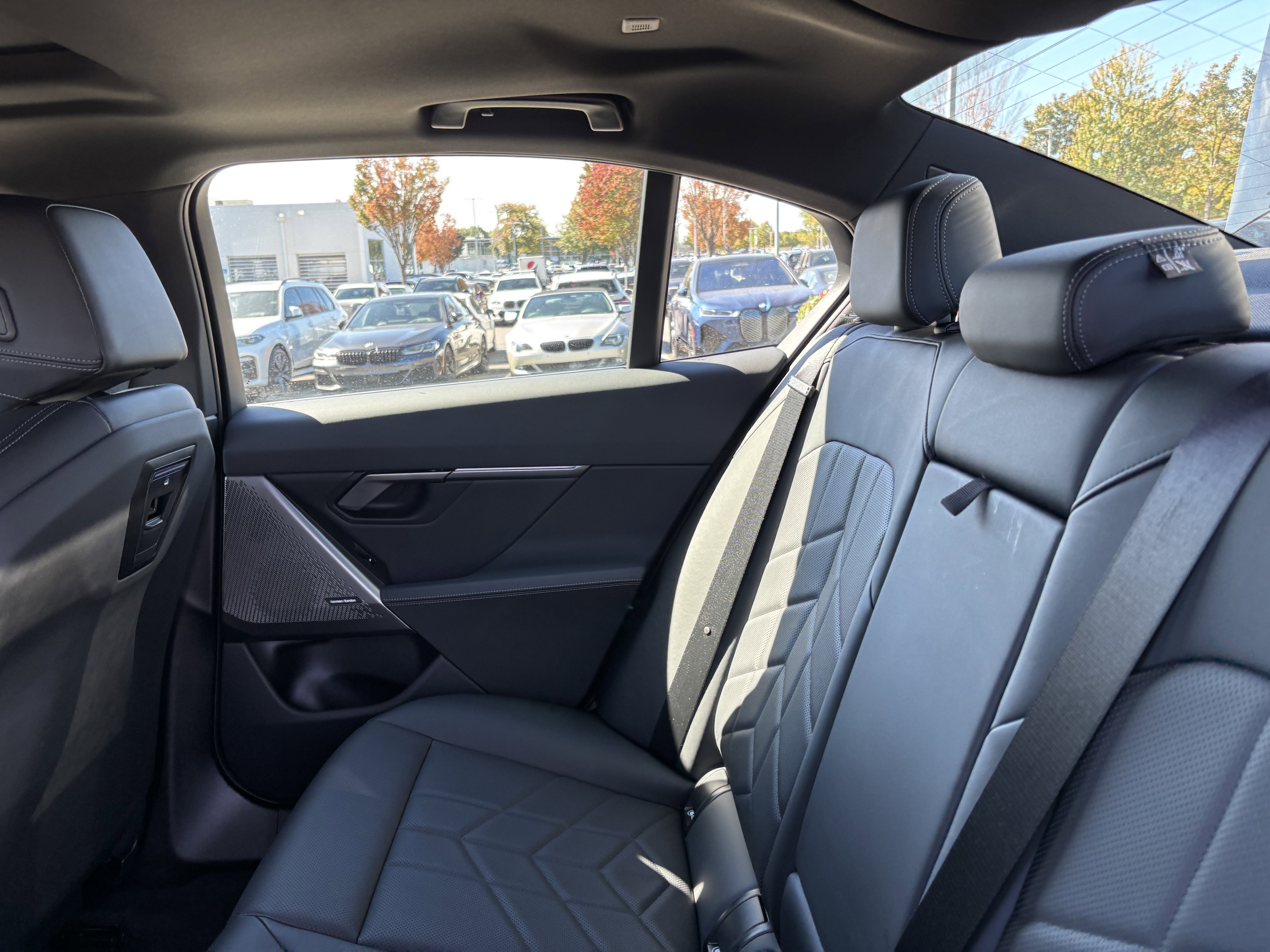 Used 2025 BMW 530i xDrive w/ Premium Package AWD/4WD image 32