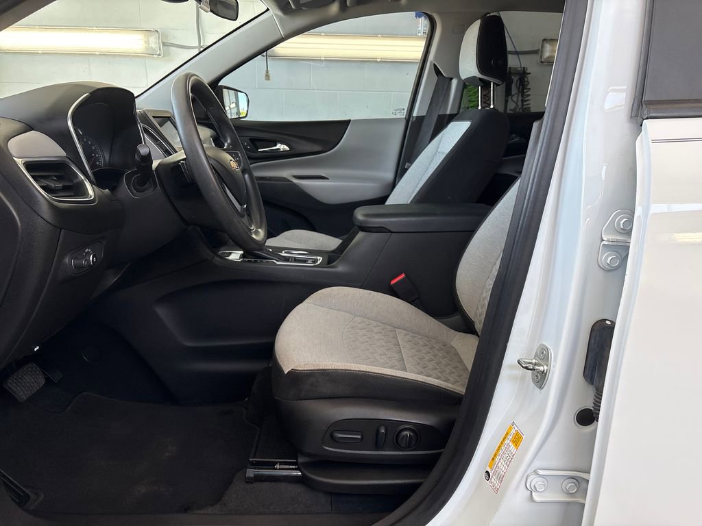 Used 2022 Chevrolet Equinox LS w/ LS Convenience Package AWD/4WD image 16
