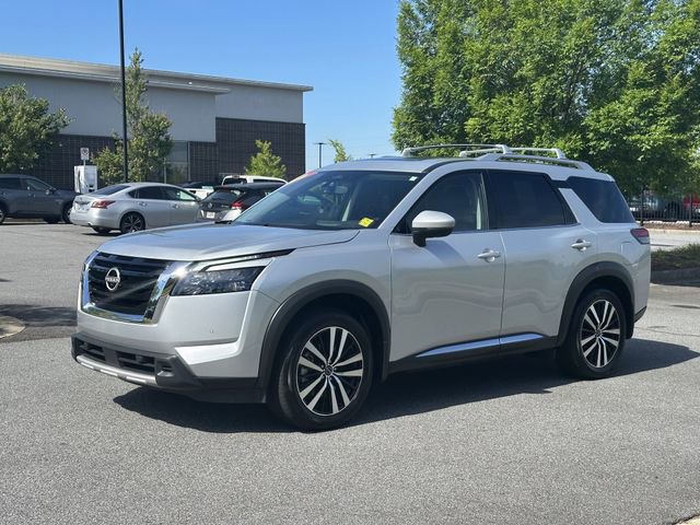 Certified 2025 Nissan Pathfinder Platinum FWD image 3
