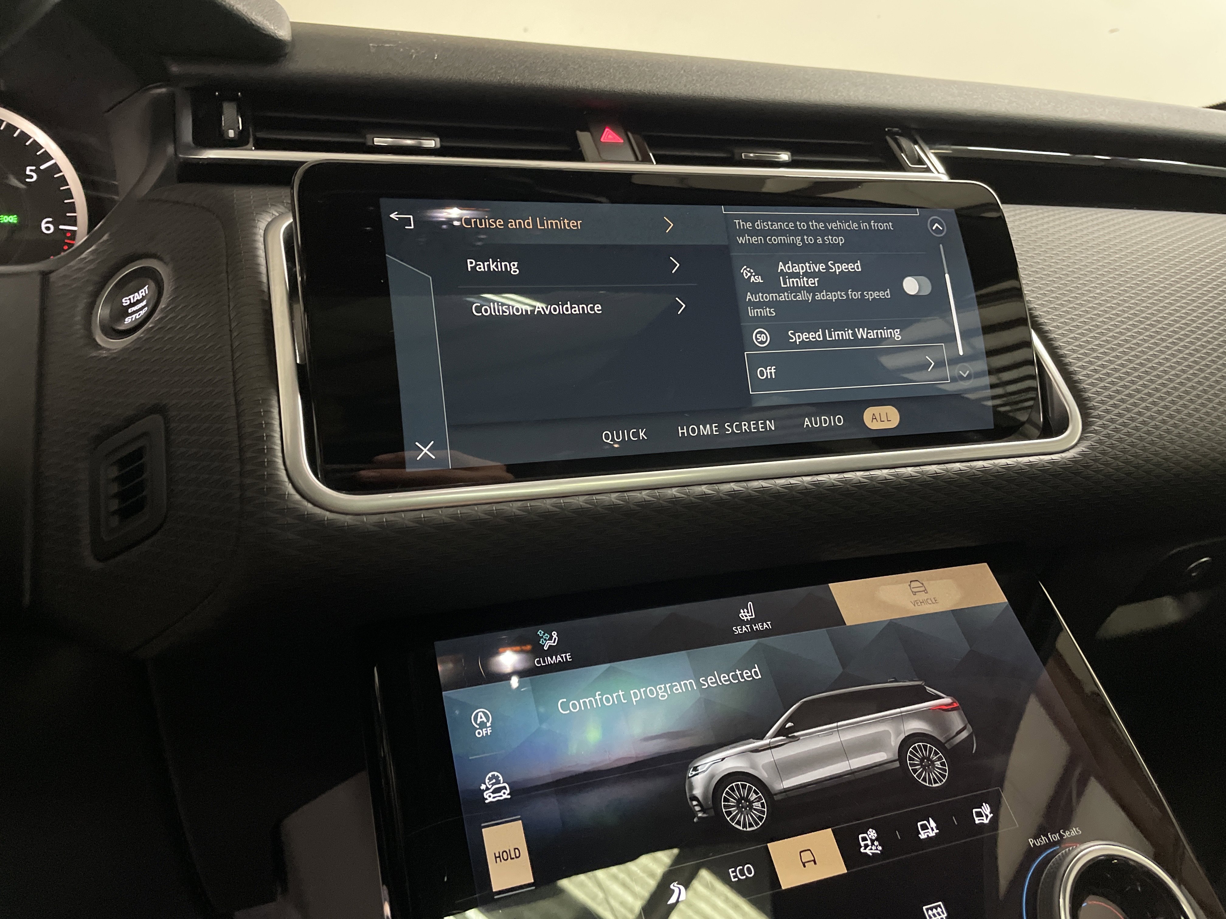 Used 2022 Land Rover Range Rover Velar R-Dynamic S image 19