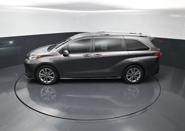 Used 2022 Toyota Sienna Platinum FWD image 30