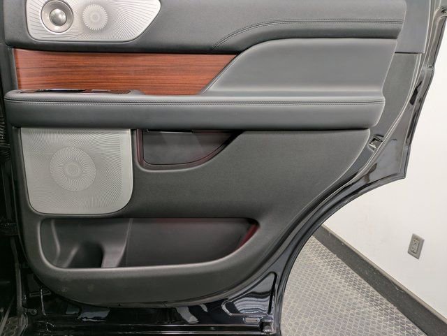 Used 2022 Lincoln Navigator Reserve image 24