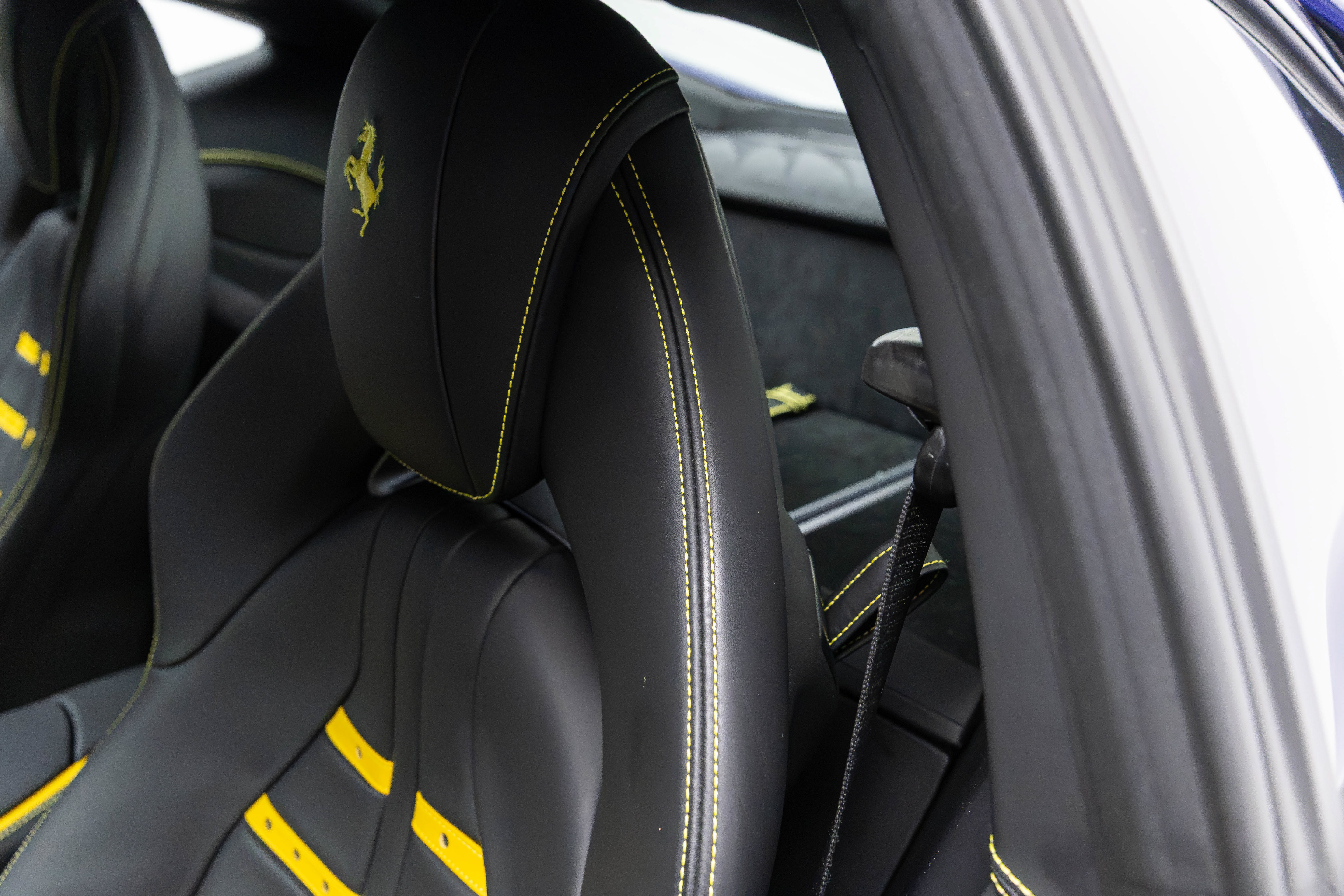 Used 2020 Ferrari 812 Superfast RWD image 38