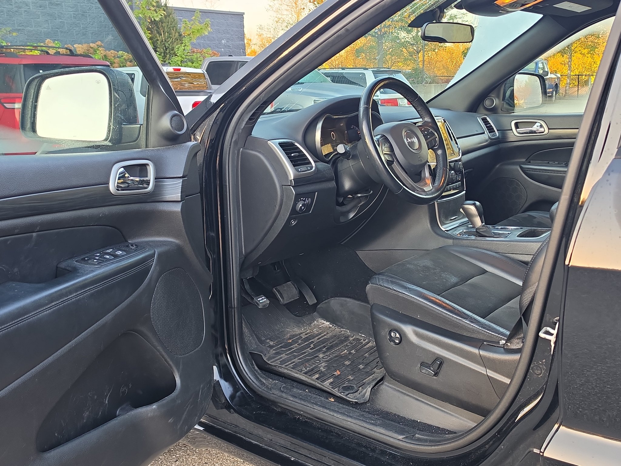 Used 2021 Jeep Grand Cherokee Laredo X AWD/4WD image 9