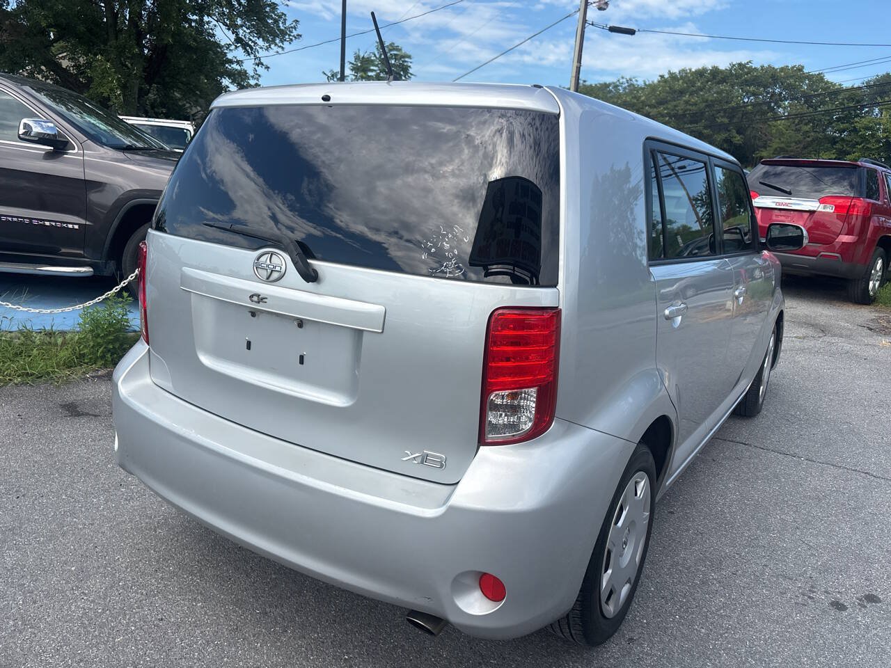 Used 2011 Scion xB FWD image 7