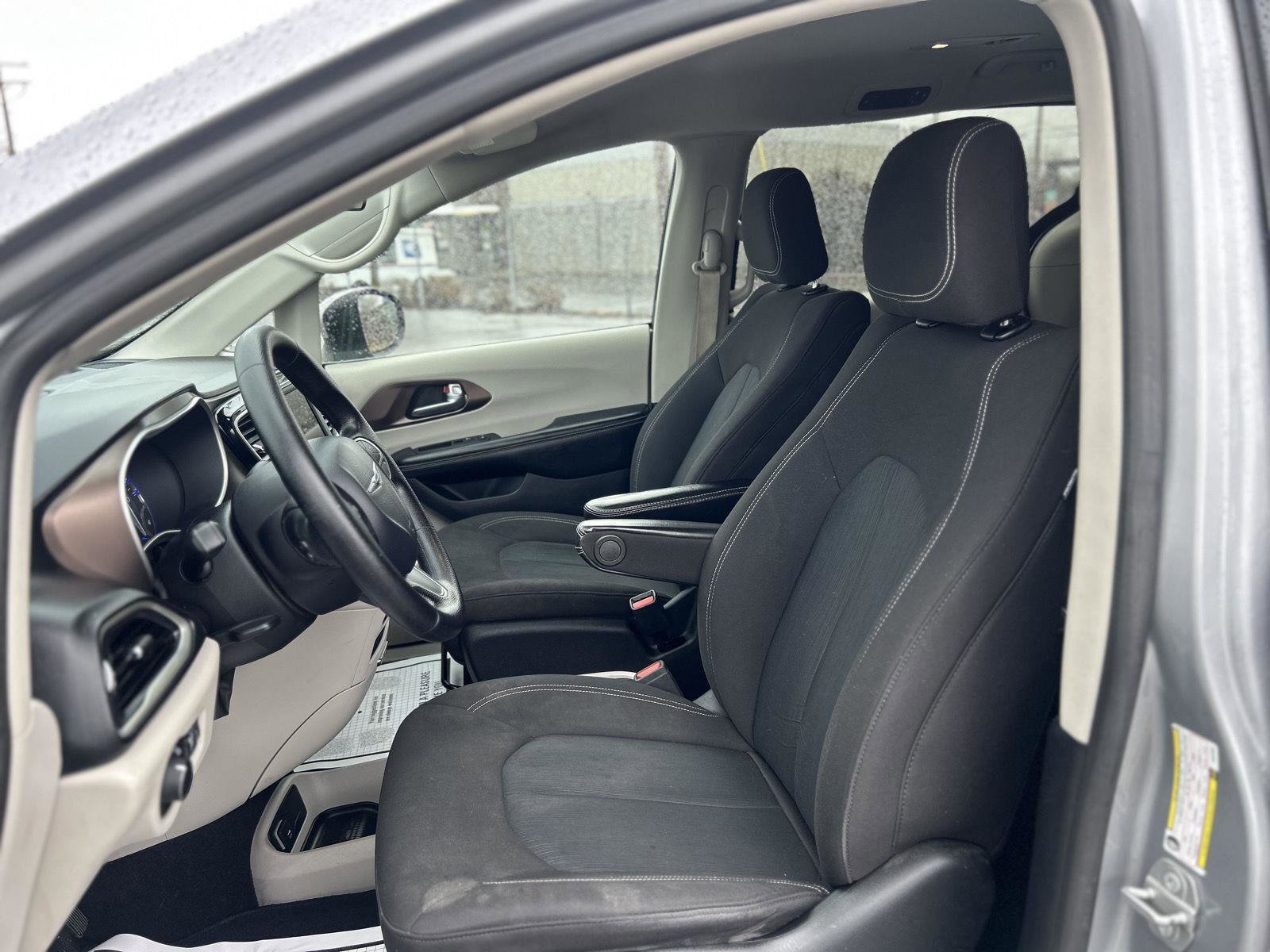 Used 2020 Chrysler Voyager LX FWD image 11