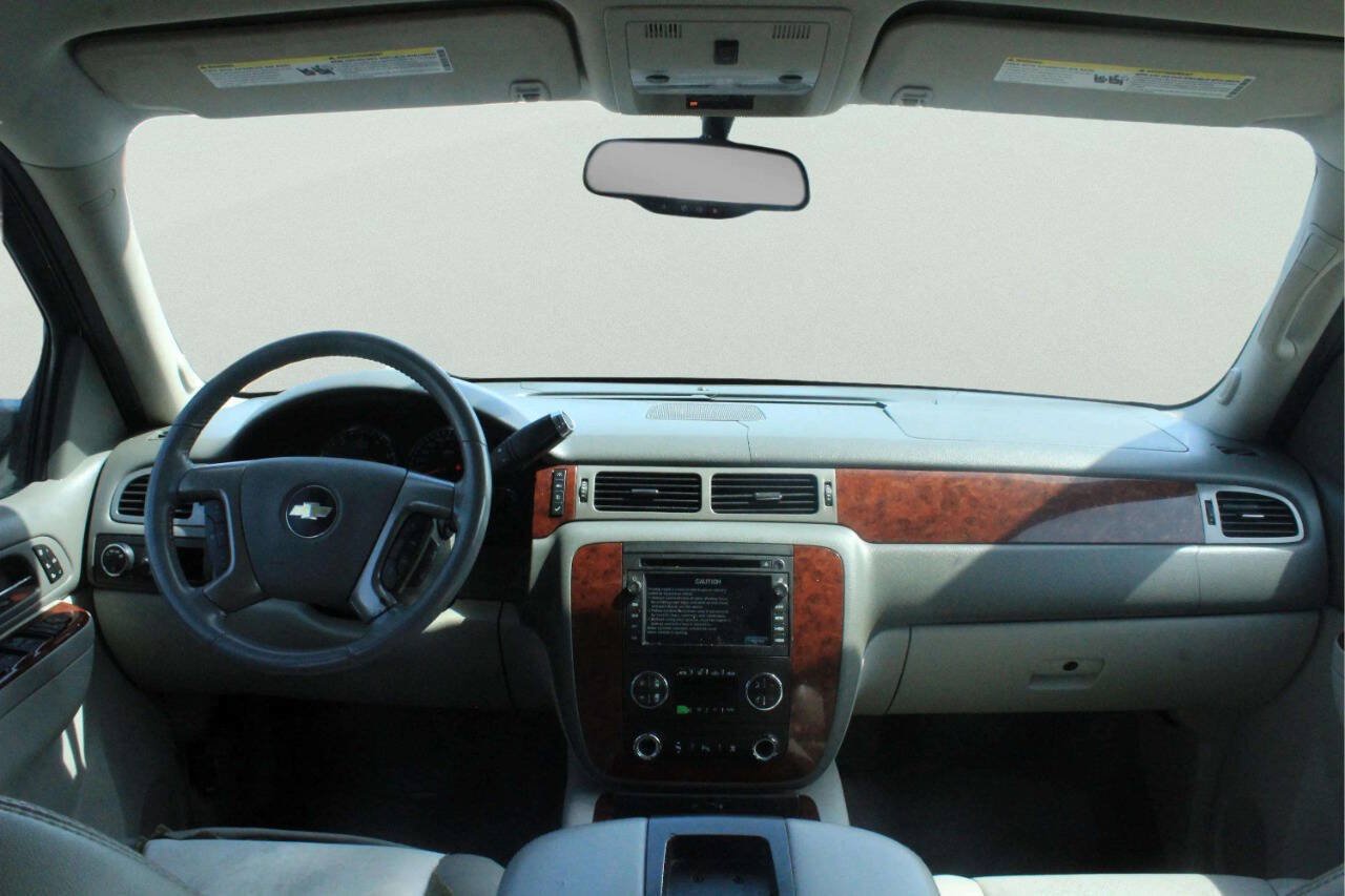 Used 2011 Chevrolet Suburban LTZ RWD image 7