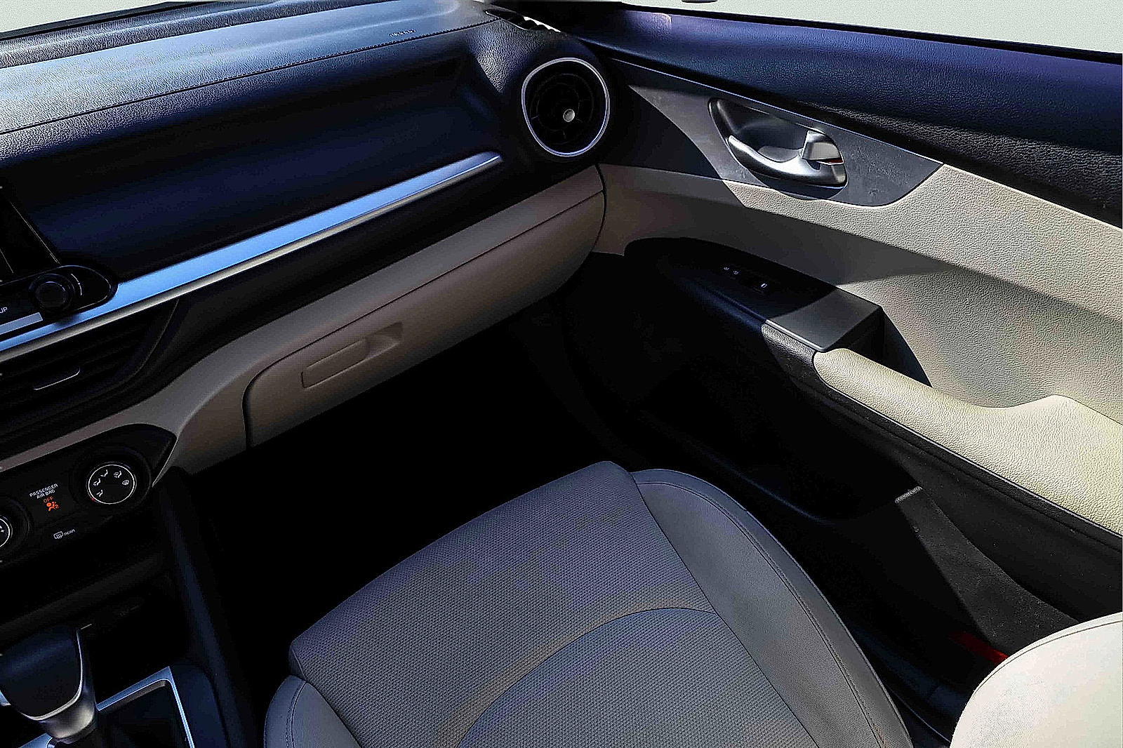 Certified 2023 Kia Forte LXS w/ LXS Technology Package image 19