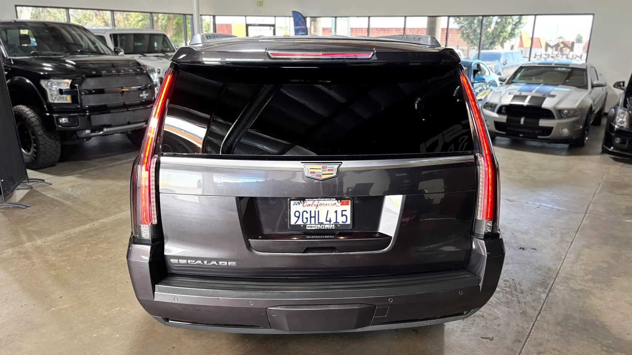 Used 2016 Cadillac Escalade ESV Platinum AWD/4WD image 8