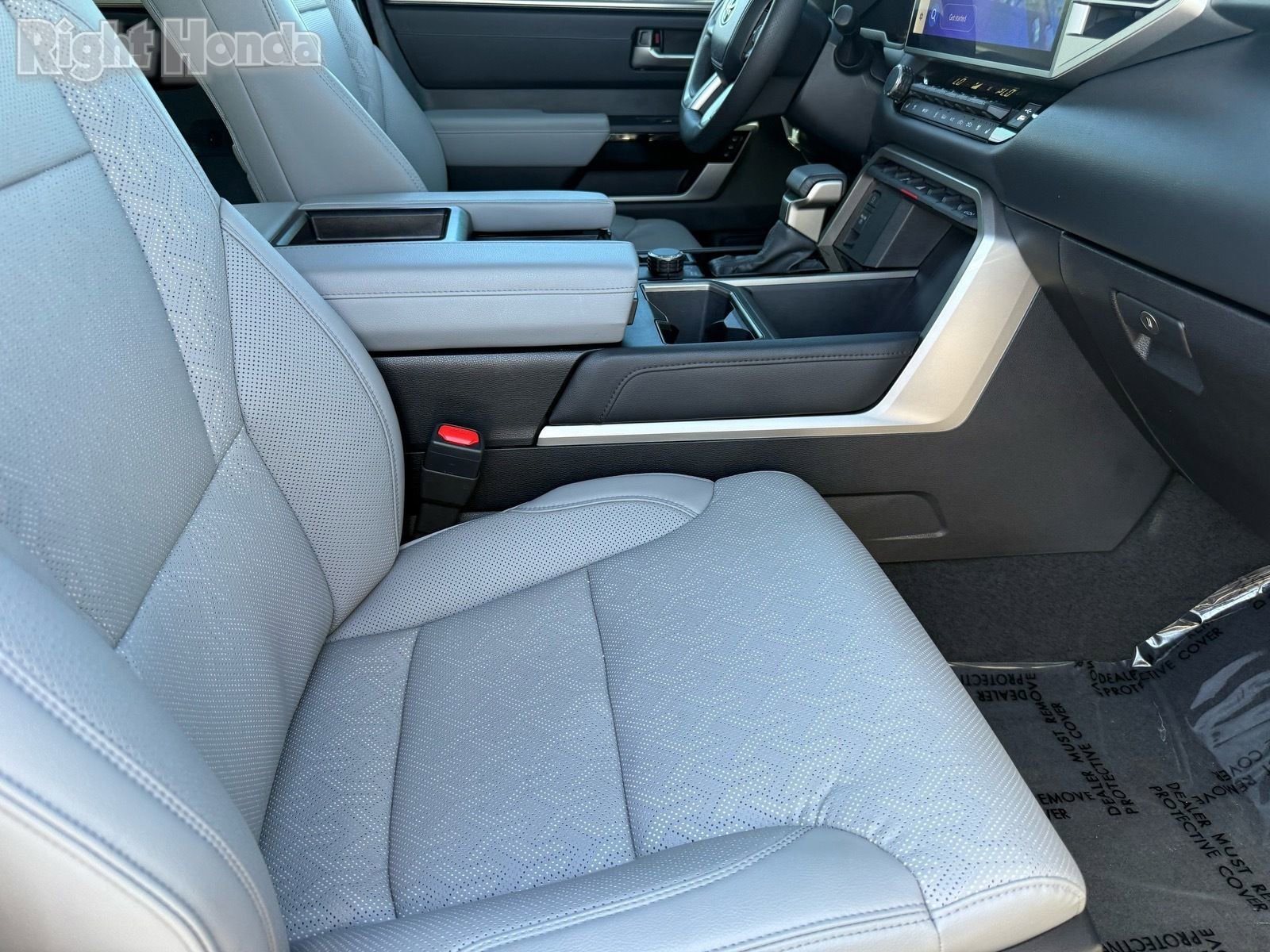 Used 2025 Toyota Tundra Limited AWD/4WD image 30