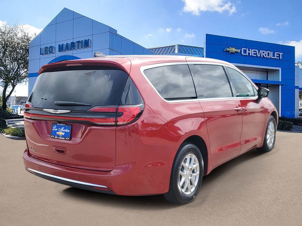 Used 2026 Chrysler Pacifica Select FWD image 4