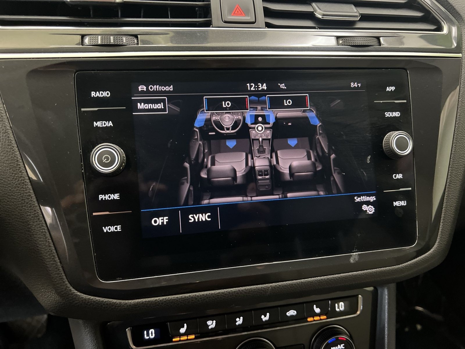 Used 2018 Volkswagen Tiguan SE AWD/4WD image 38