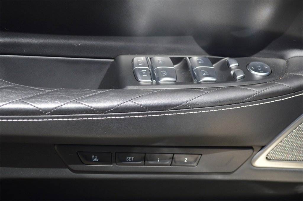 Used 2021 BMW 750i xDrive w/ M Sport Package image 34