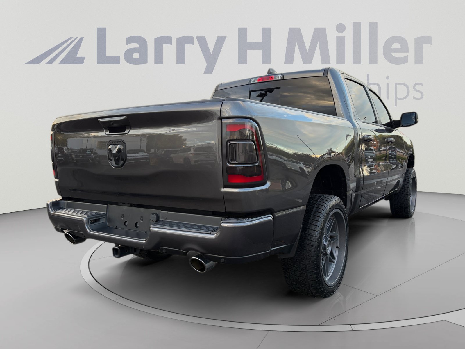 Used 2023 RAM 1500 Laramie AWD/4WD image 5