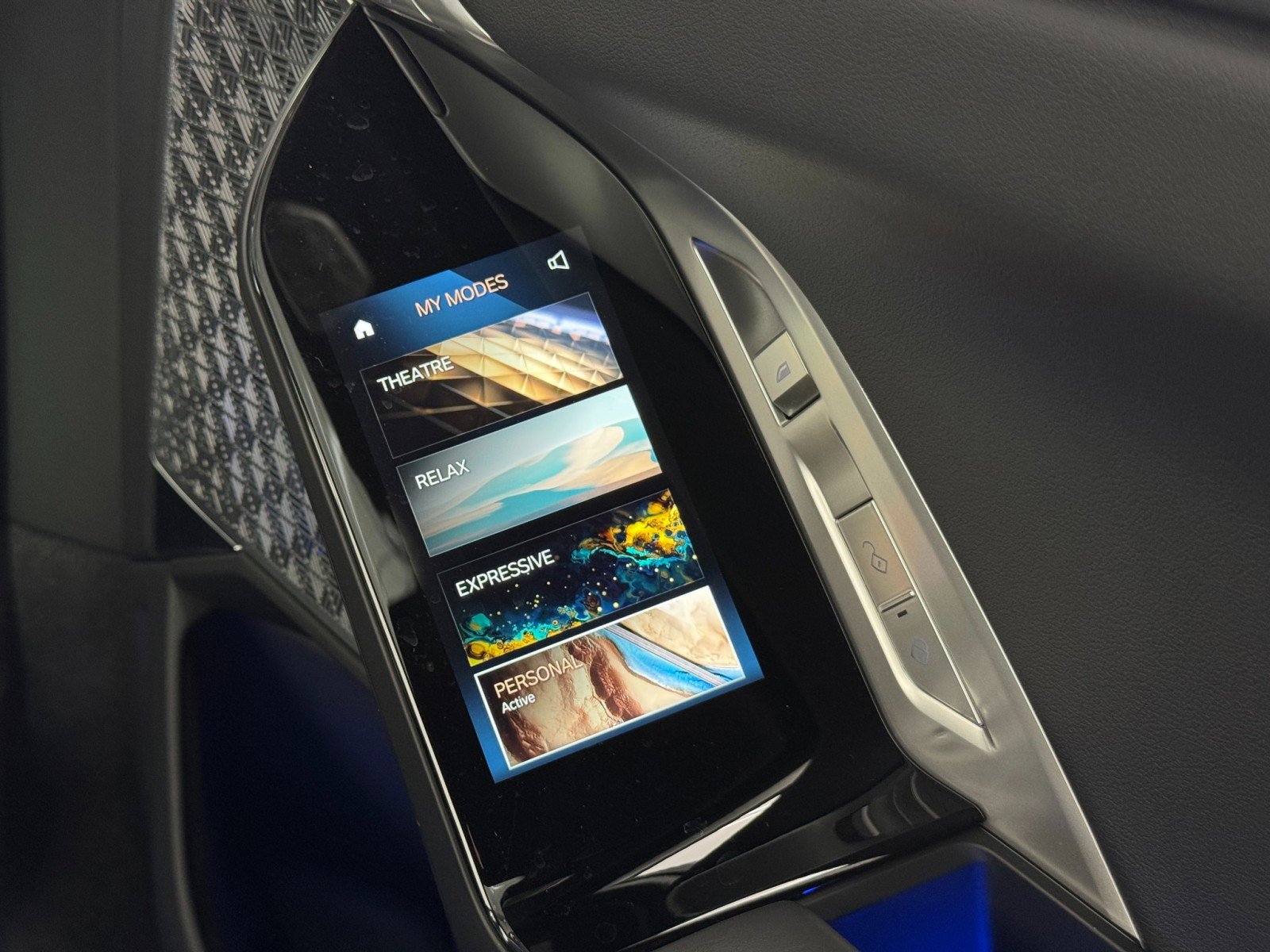 Used 2023 BMW i7 xDrive60 w/ Executive Package 2 image 43