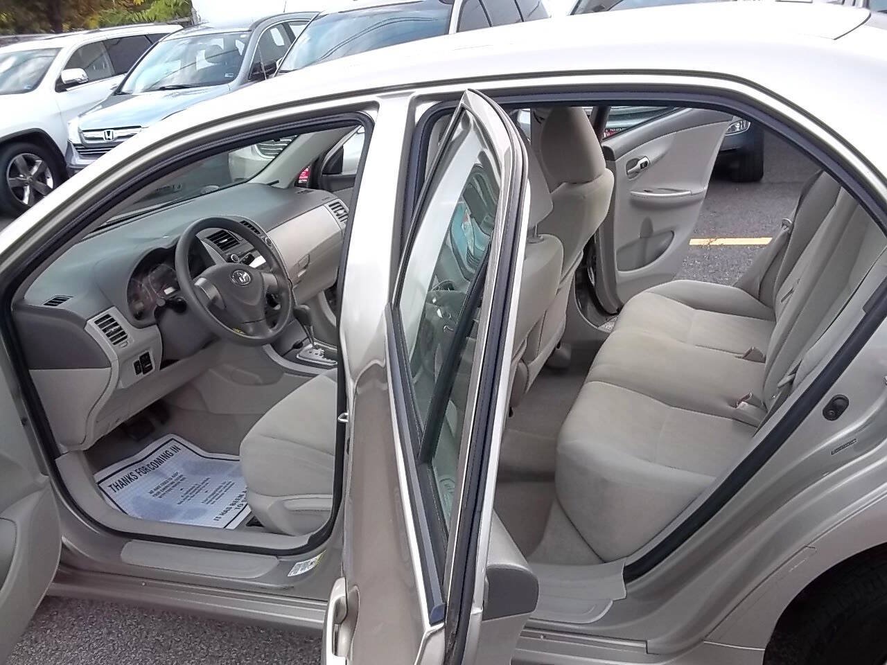 Used 2010 Toyota Corolla LE FWD image 7