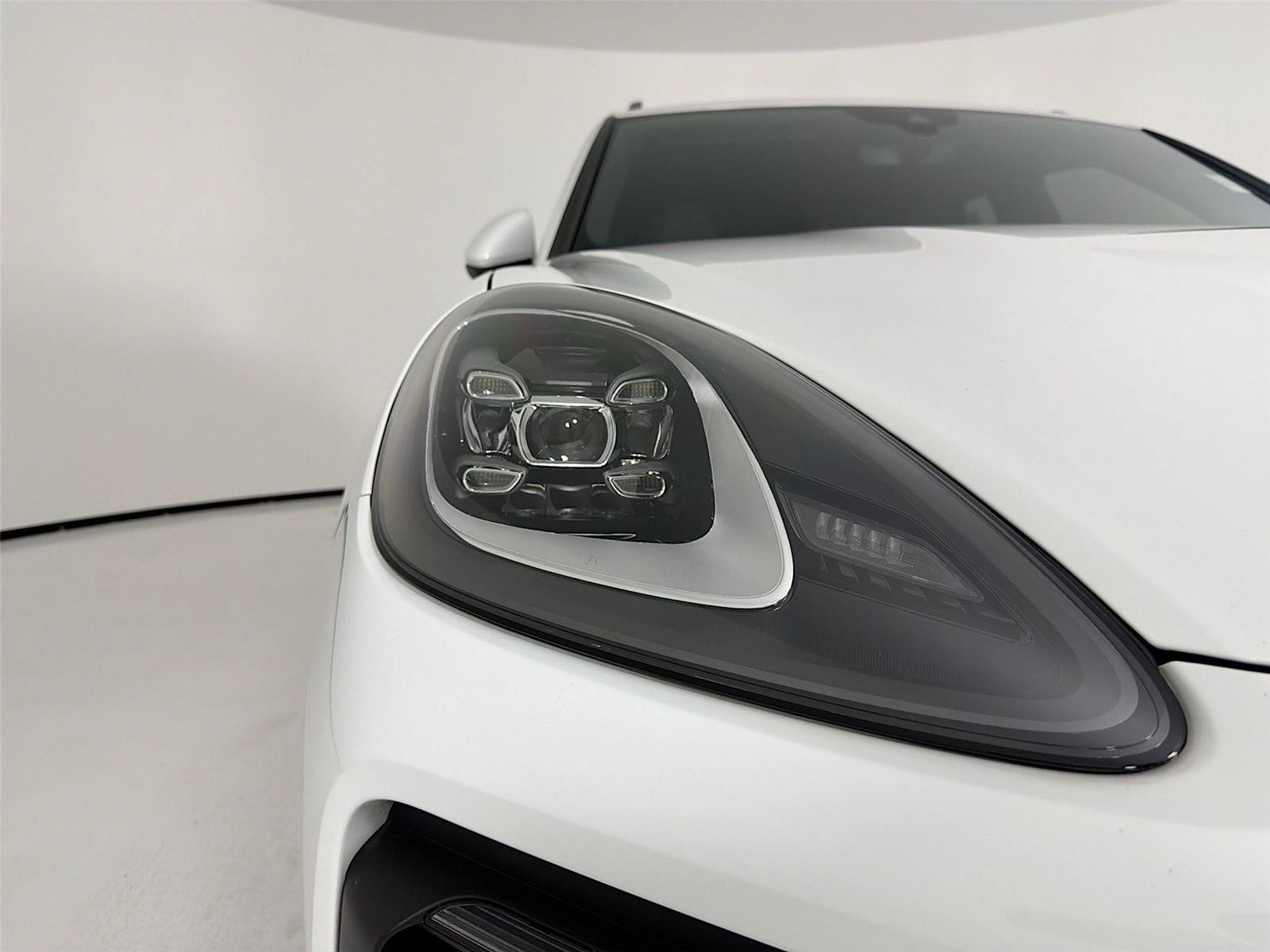 Certified 2023 Porsche Cayenne Platinum Edition AWD/4WD image 30