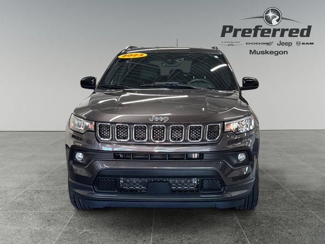Used 2023 Jeep Compass Latitude AWD/4WD image 11