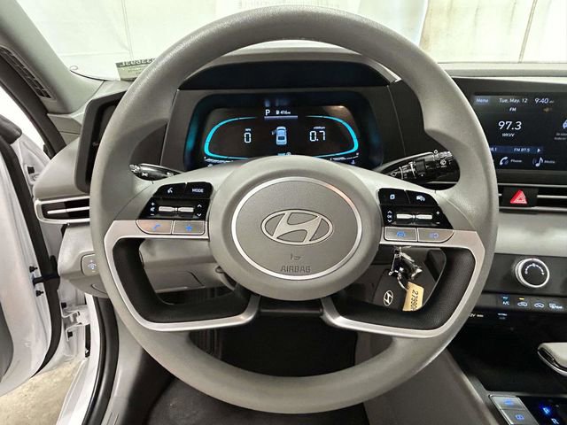 Certified 2025 Hyundai Elantra SE FWD image 22
