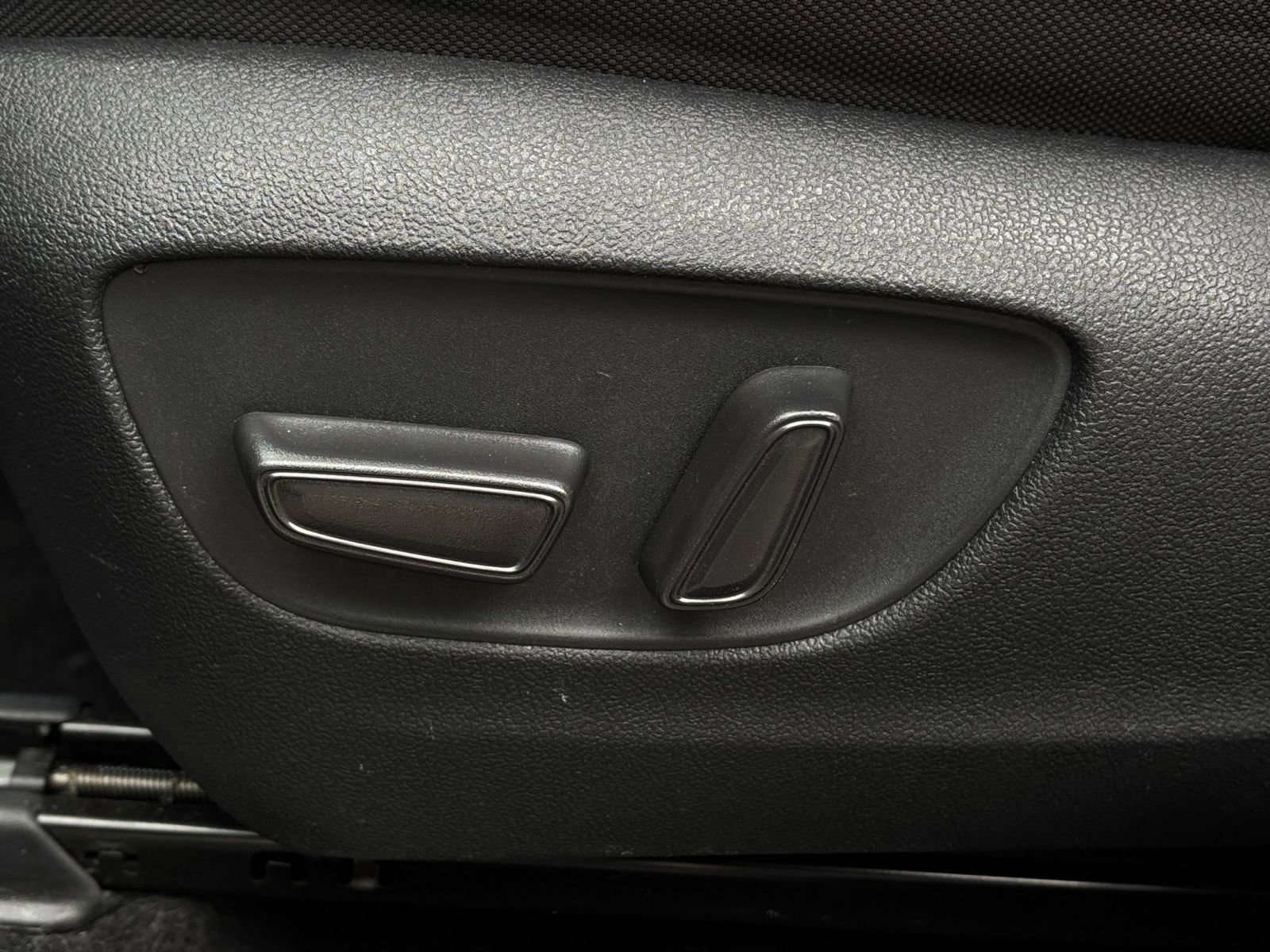 Used 2025 Toyota Highlander LE image 28