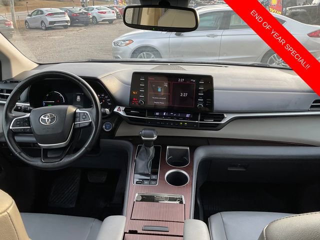 Used 2022 Toyota Sienna XLE image 17