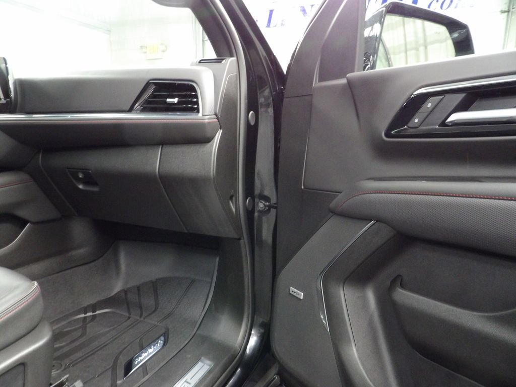 Used 2026 Chevrolet Suburban RST w/ Comfort Package AWD/4WD image 38