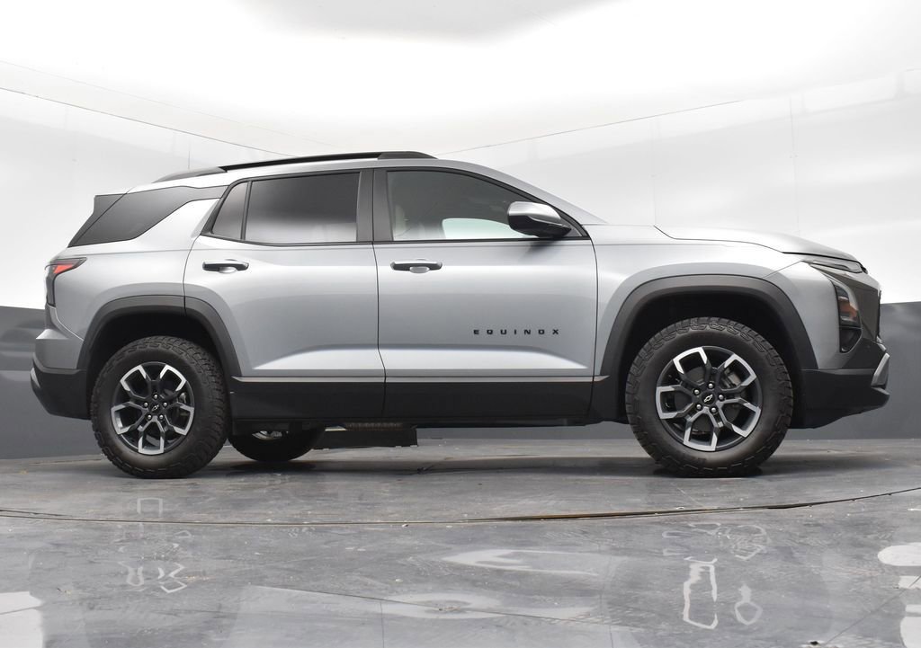 Used 2025 Chevrolet Equinox ACTIV image 18