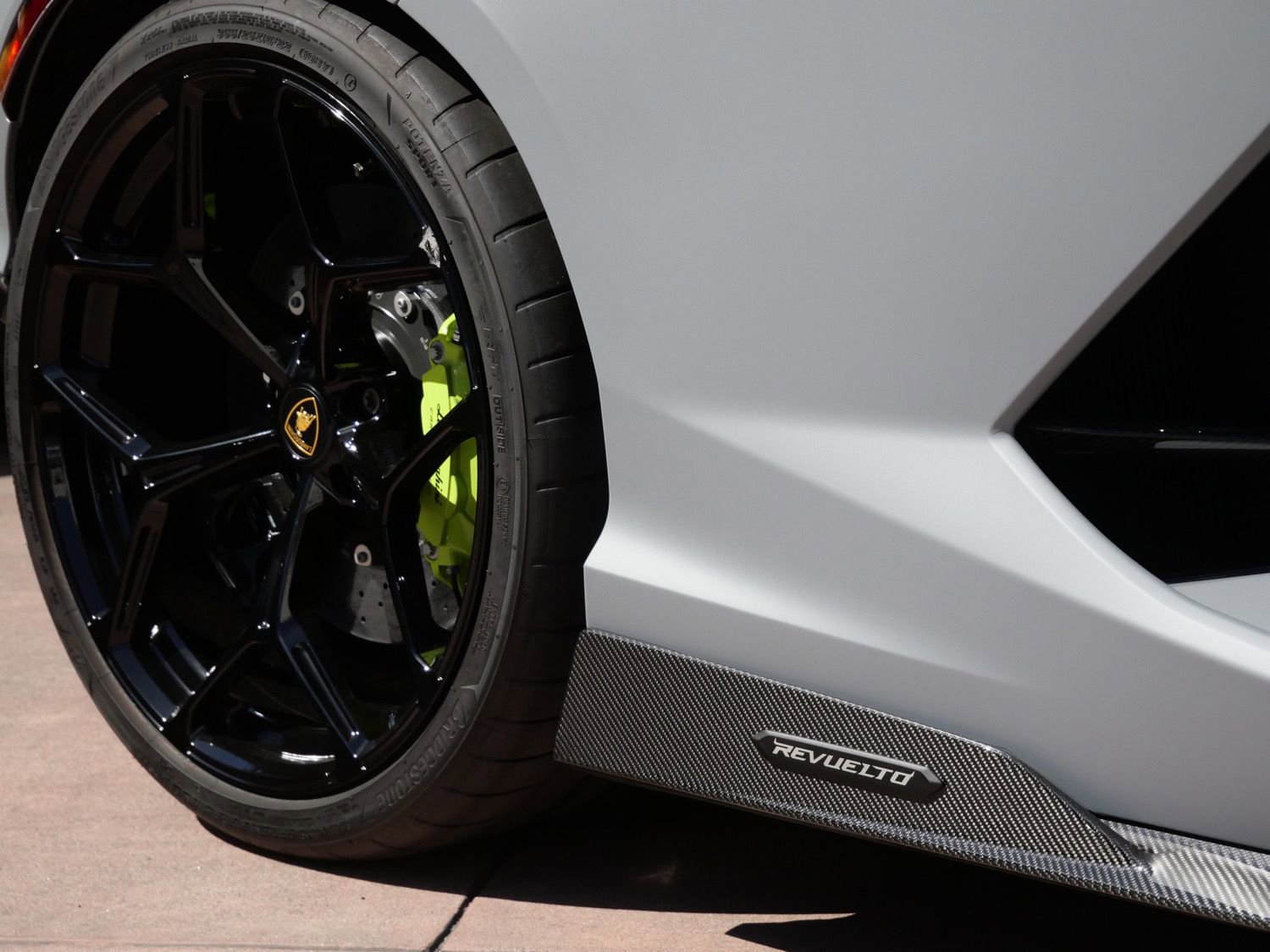 Used 2025 Lamborghini Revuelto AWD/4WD image 12
