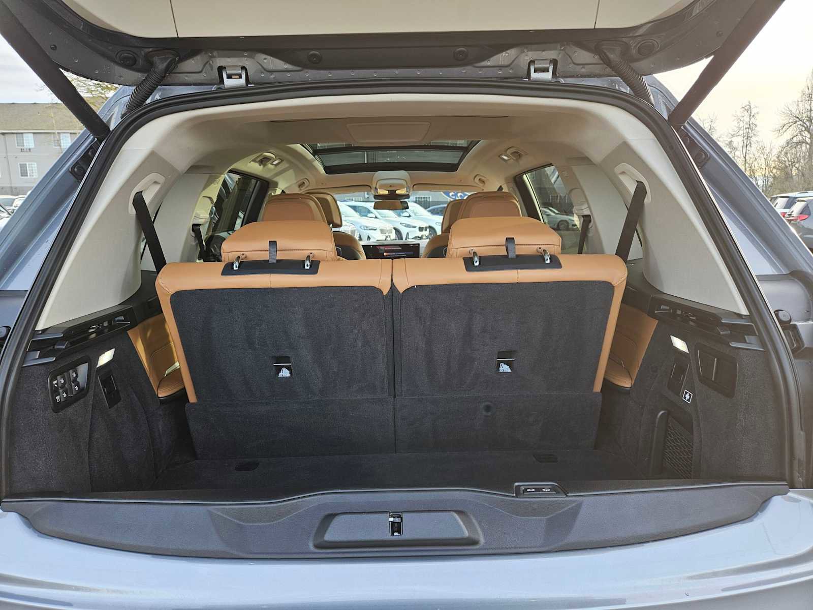 Used 2023 BMW X7 xDrive40i w/ Parking Assistance Package image 17