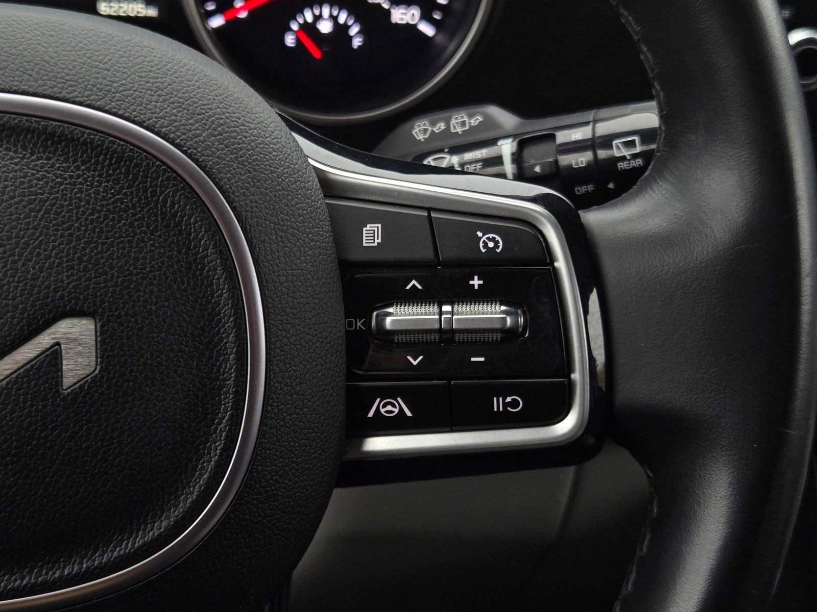 Used 2024 Kia Carnival LX image 21