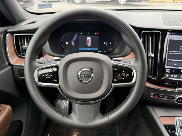 Used 2025 Volvo XC60 B5 Ultra w/ Climate Package AWD/4WD image 14