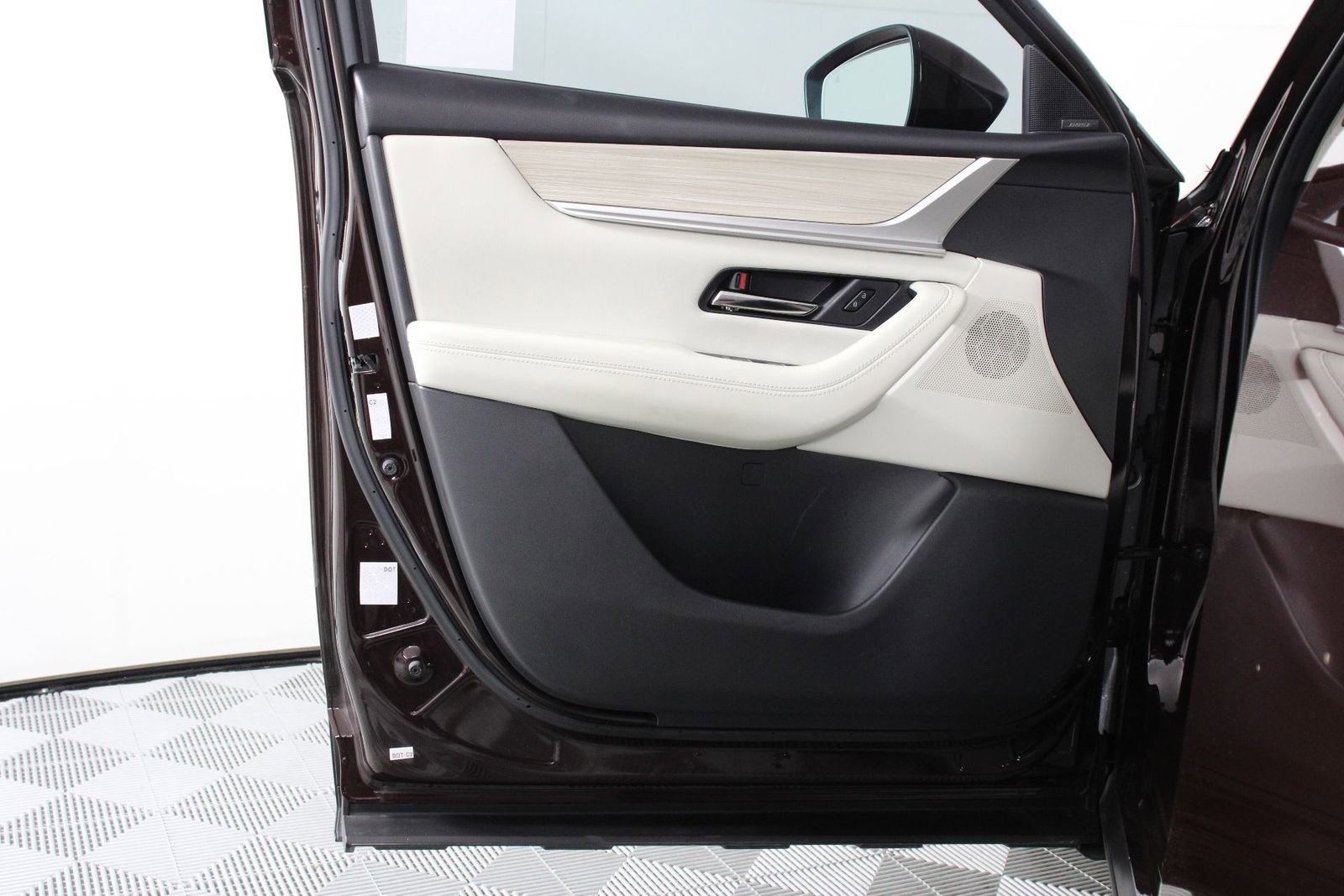 Used 2024 MAZDA CX-90 Plug-In Hybrid w/ Premium Plus image 17