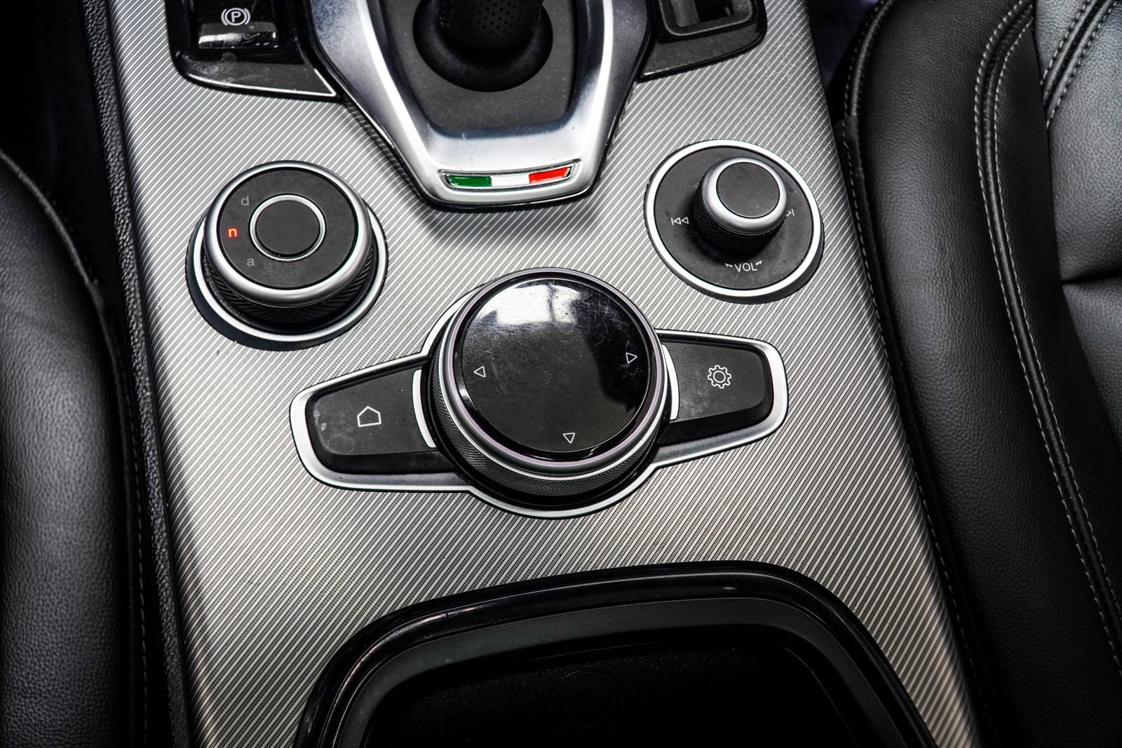 Used 2024 Alfa Romeo Stelvio Ti AWD/4WD image 18