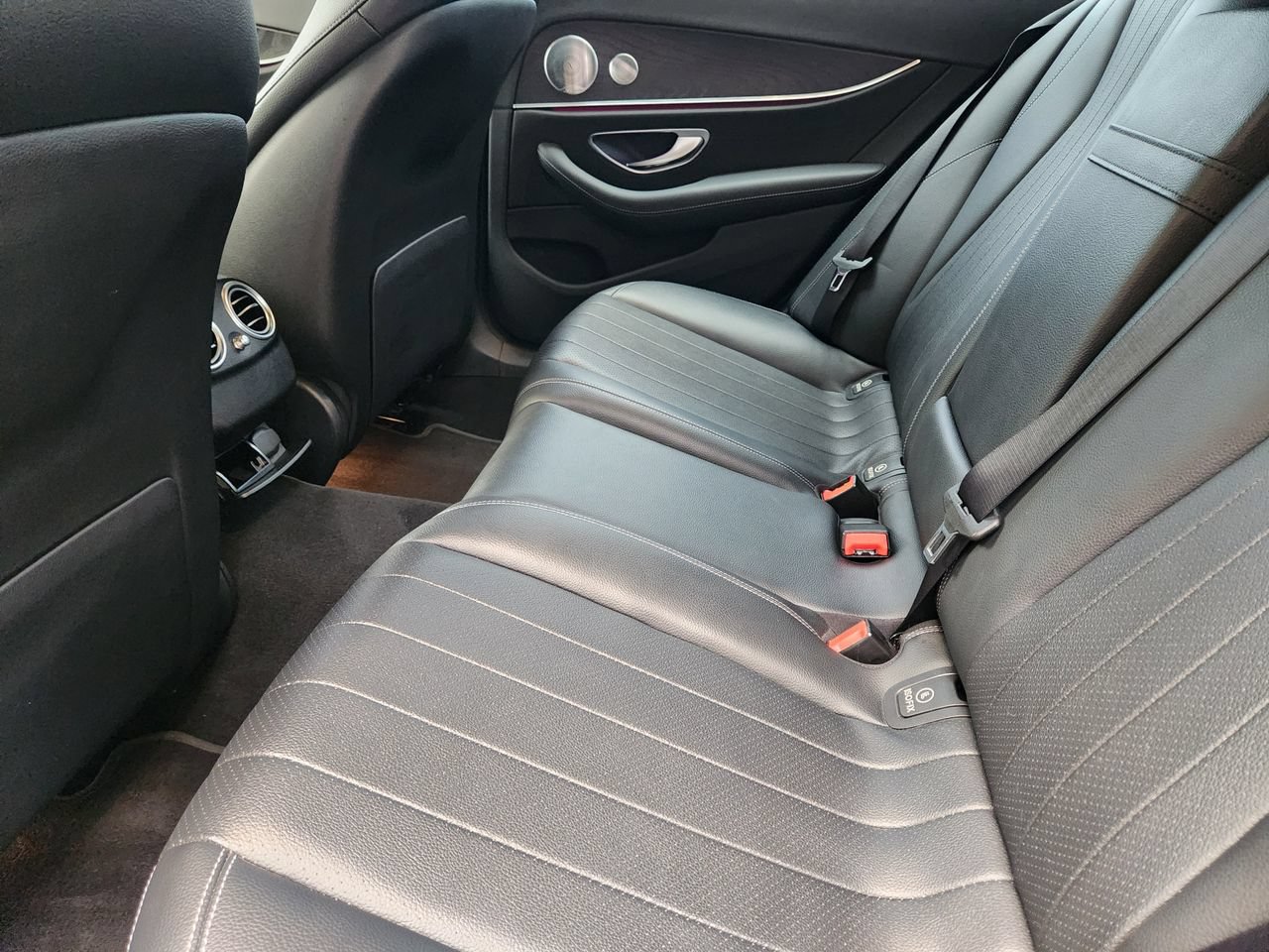 Used 2020 Mercedes-Benz E 450 4MATIC Sedan w/ Parking Assistance Package image 29