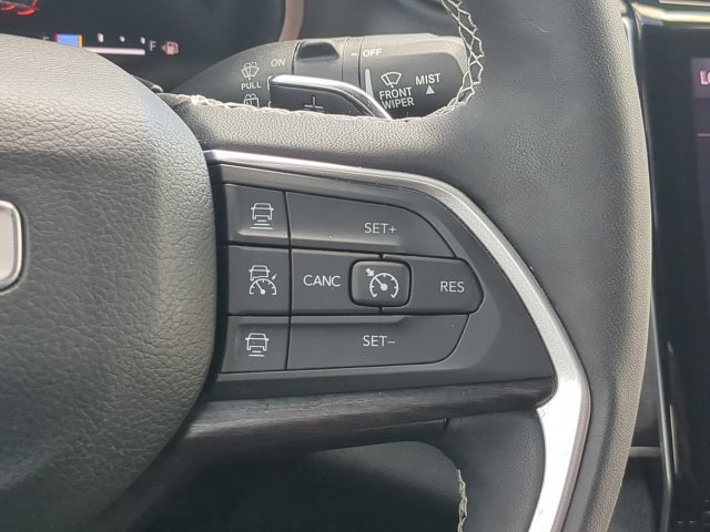 Used 2023 Jeep Grand Cherokee Limited w/ Trailer Tow Prep Group (B) AWD/4WD image 30