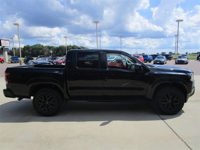 Used 2023 Nissan Frontier SV image 6