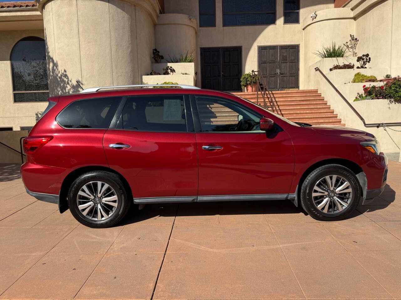 Used 2017 Nissan Pathfinder SV FWD image 8