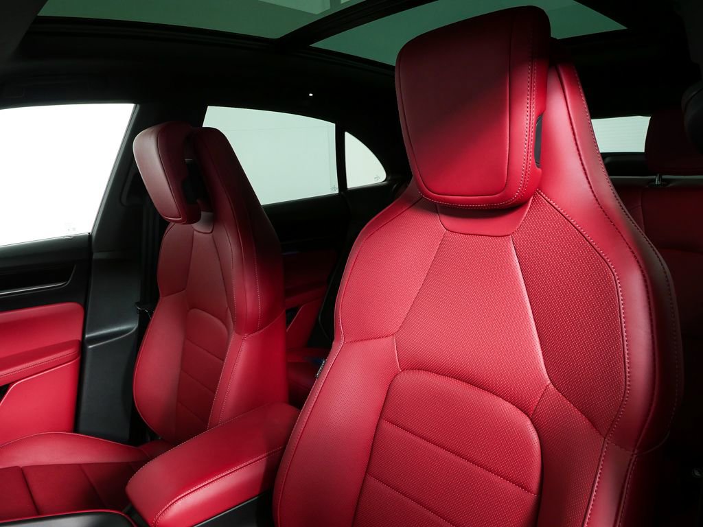 Certified 2025 Porsche Macan 4 Electric AWD/4WD image 5