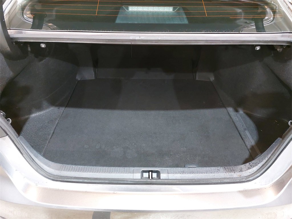 Used 2022 Toyota Camry LE image 12