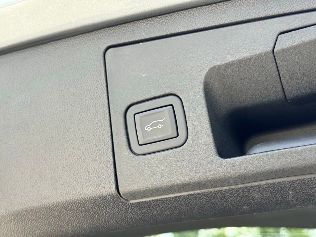 Certified 2024 Cadillac XT4 Premium Luxury image 16